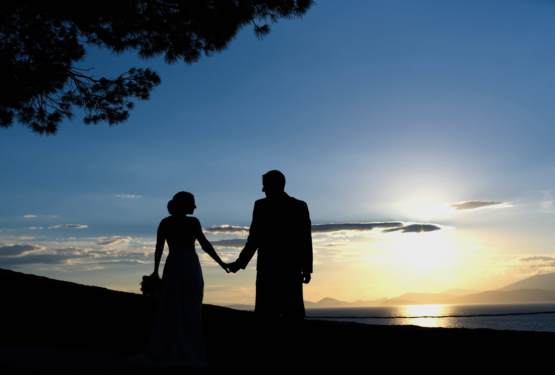 sunset wedding photo at hydra | γαμος στην Υδρα